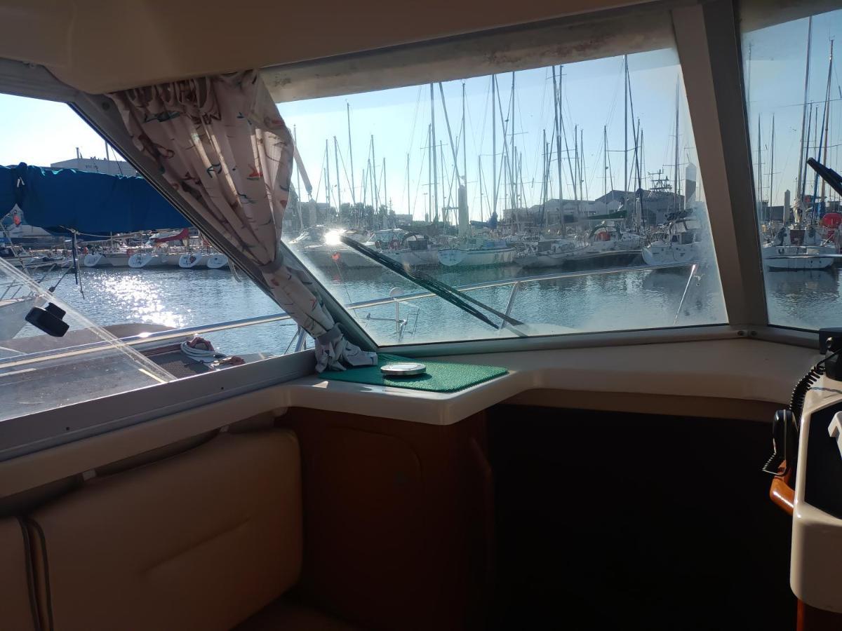 Nuit Insolite A Bord Du Bateau Exocet III Boulogne-sur-Mer Exterior foto
