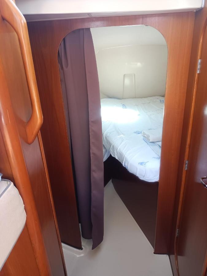 Nuit Insolite A Bord Du Bateau Exocet III Boulogne-sur-Mer Exterior foto